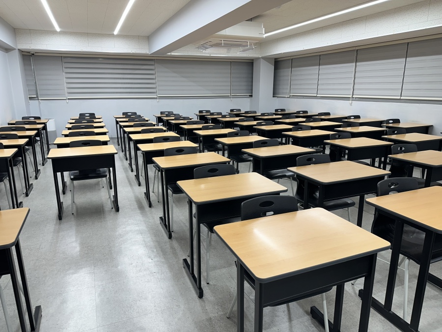 먼지의 하루 학원 강의실 정기청소